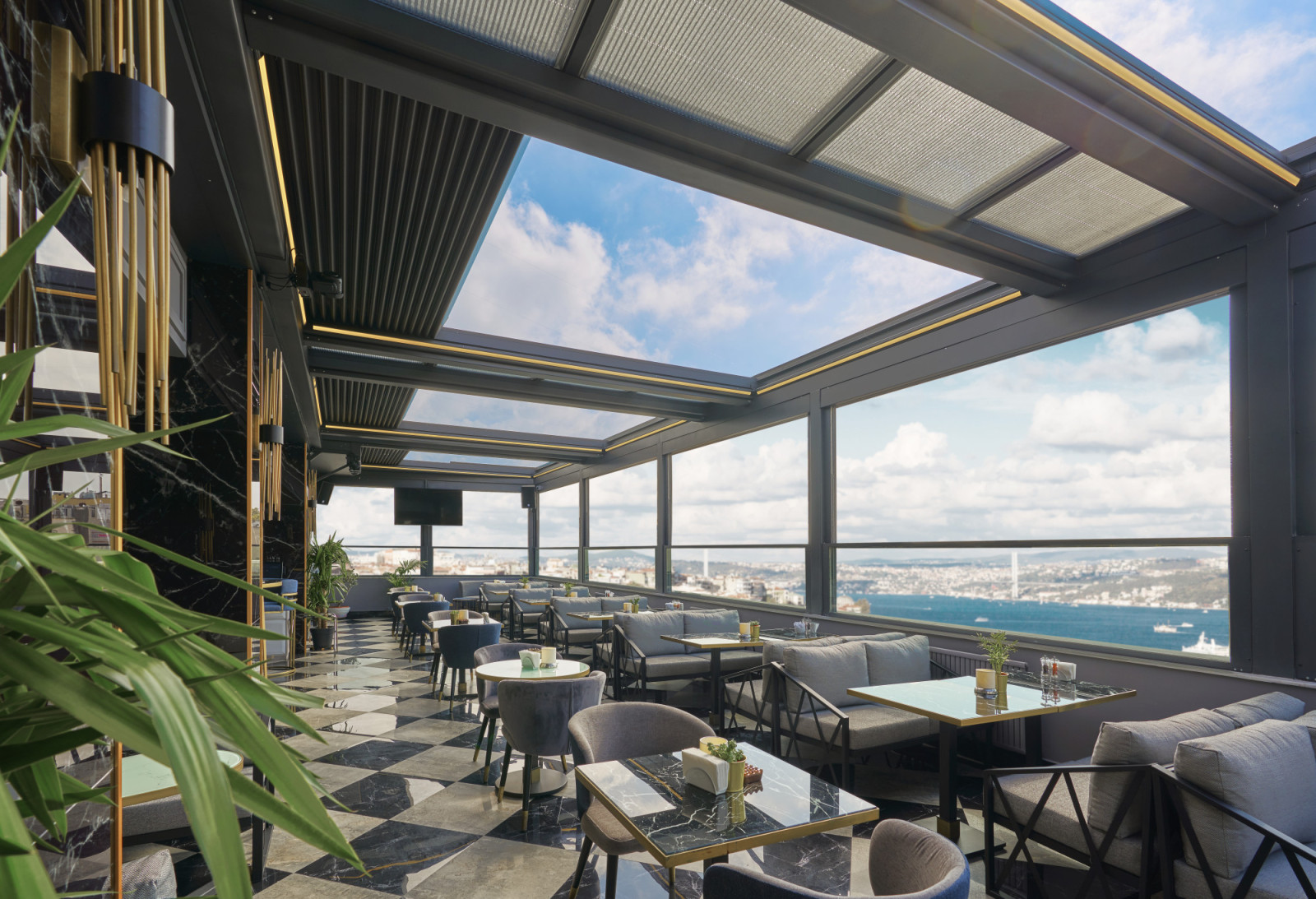 Grand Washington Hotel’s Rooftop Lounge with Palmiye’s Retractable Bioclimatic Pergolas