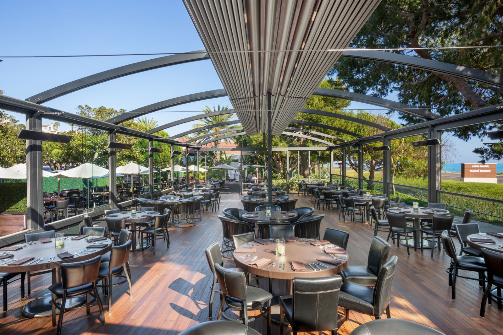 Palmiye’s Touch: Enhancing California’s Cafe with Pergola & Glass Systems