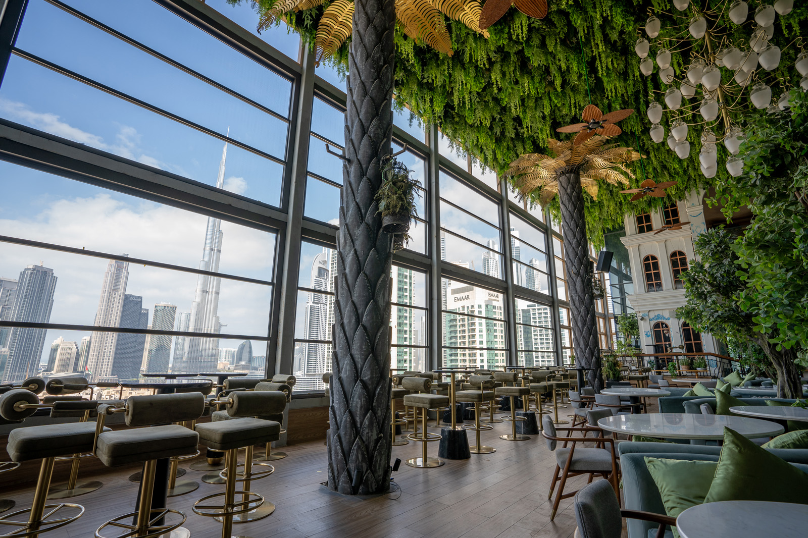 Vice Club Dubai: Redefining Outdoor Spaces with Retractable Parapet Glass System
