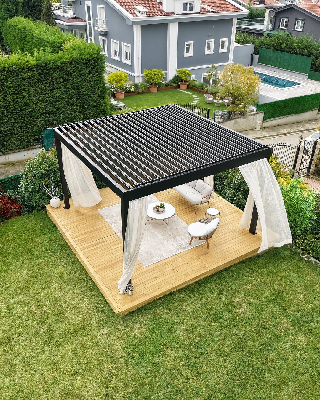 Motion - Manual Pergola