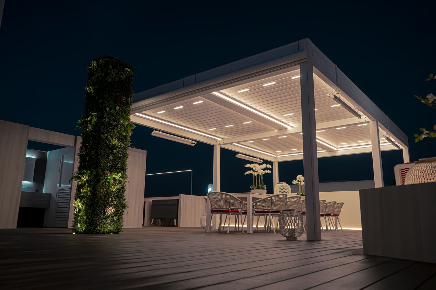 Which Pergola Is Better for UAE Villas: Fixed Roof Pergola or Motorized Roof Pergola?